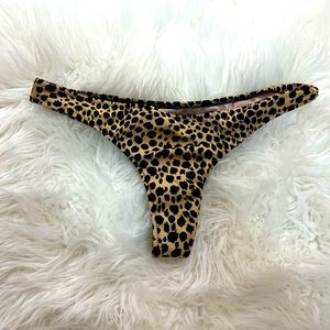 Victoria’s Secret thong leopard bikini